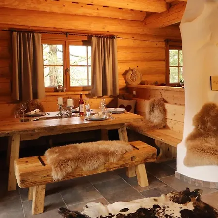 Almzauber - Haus Enzian Inkl Infrarotliegen Dağ evi *